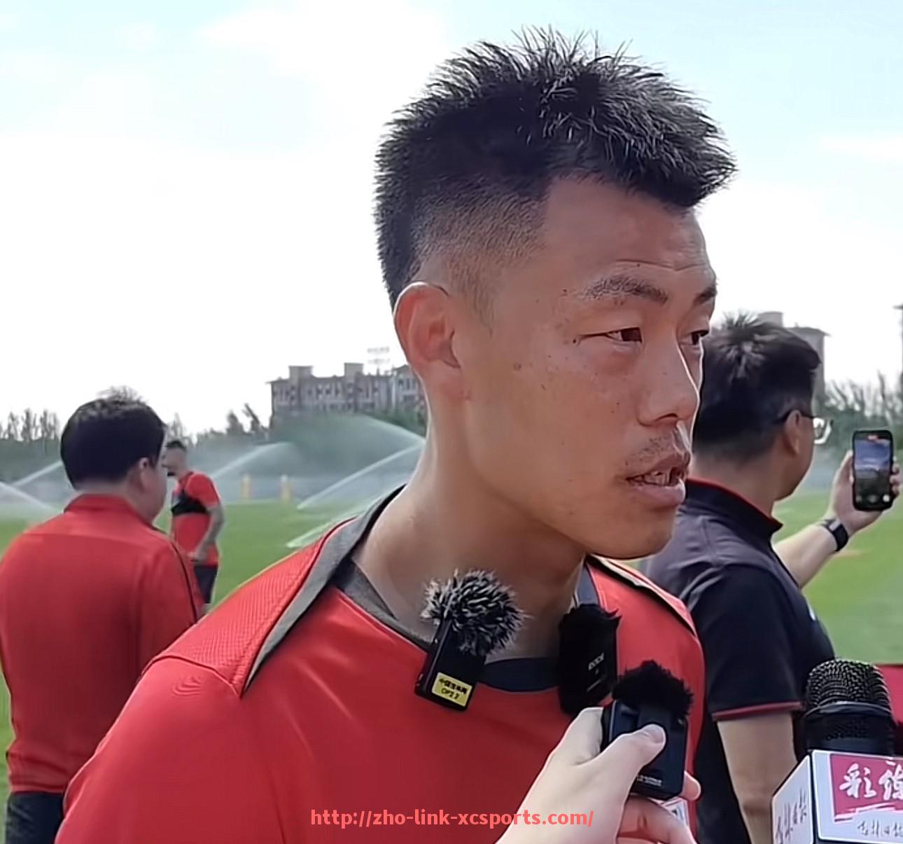 杏彩体育-CBA足球迷哭了视频:当篮球与足球激情碰撞时的感人瞬间